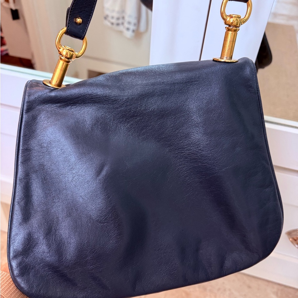 Vintage Gucci Navy Leather Shoulder Bag with Gold Logo - Picture 6 of 13